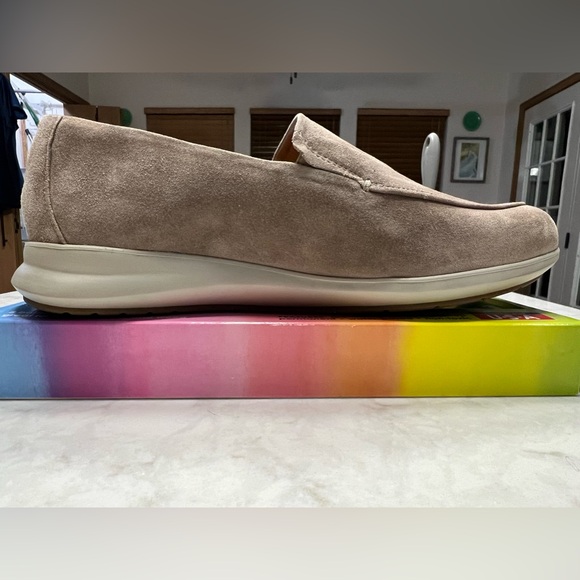 Samuel Hubbard women’s tan suede loafers, 8.5M, never worn. - Picture 9 of 13